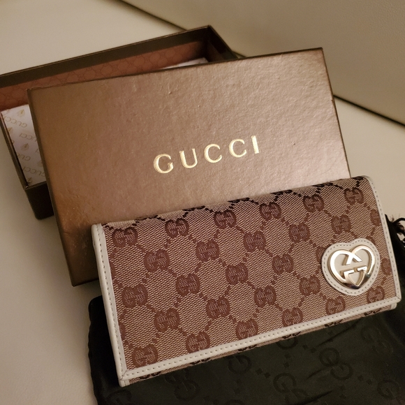 Gucci Handbags - Gucci wallet